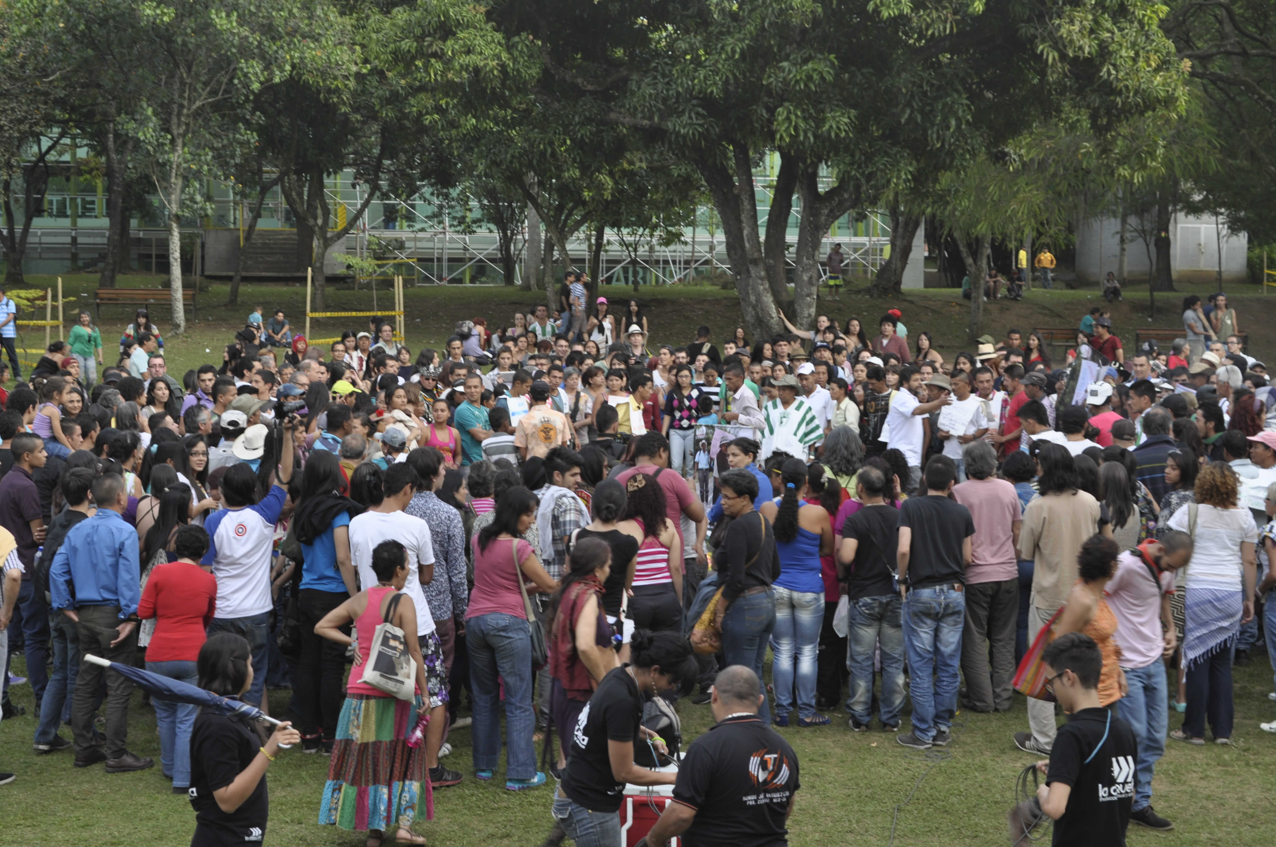 Se comparte la fruta con un grupo de desplazados