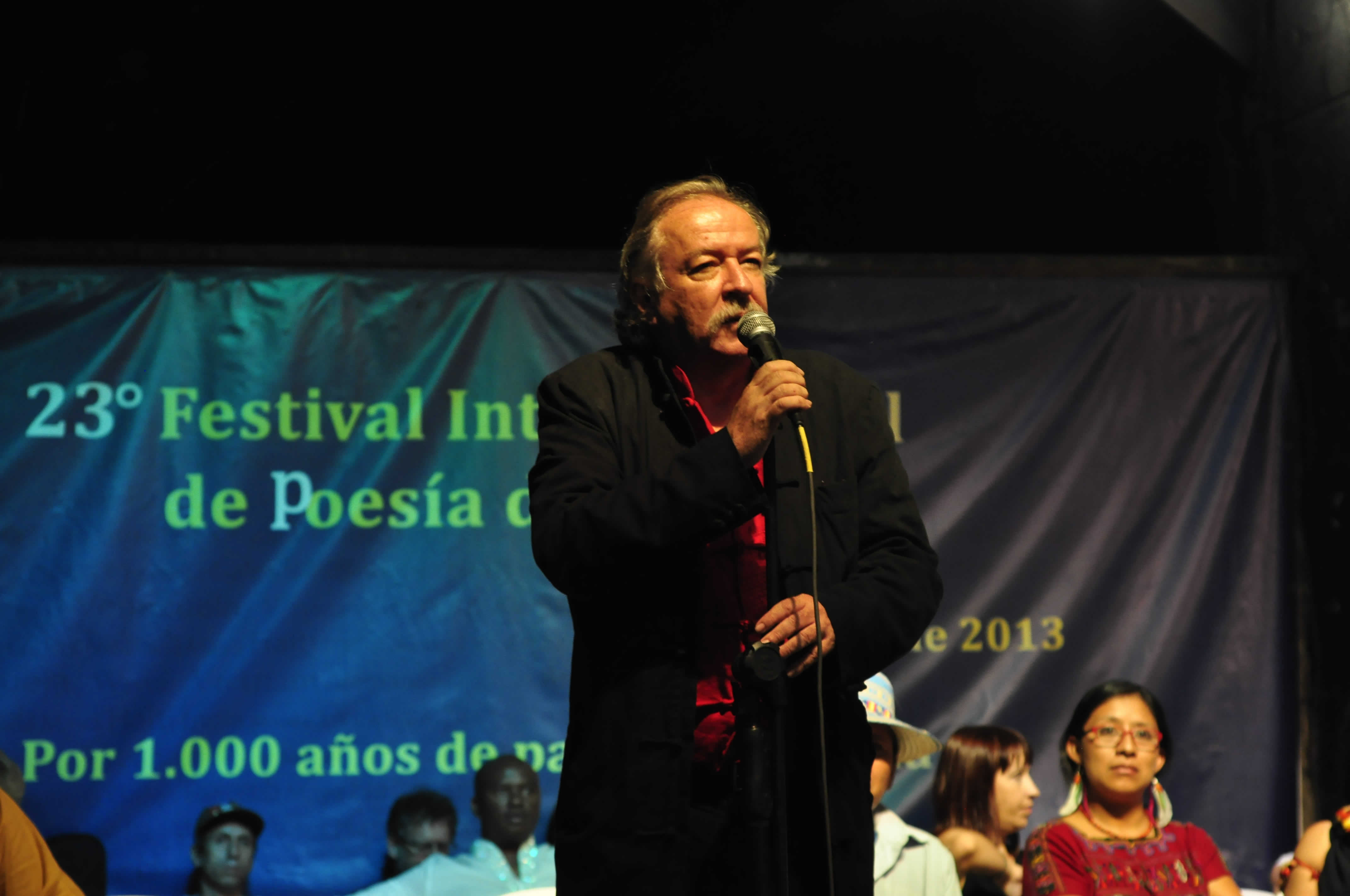 Fernando Rendón agradece el Premio de la Fundación Humanitaria Mkiva 2013 Al Más Grande Icono Cultural