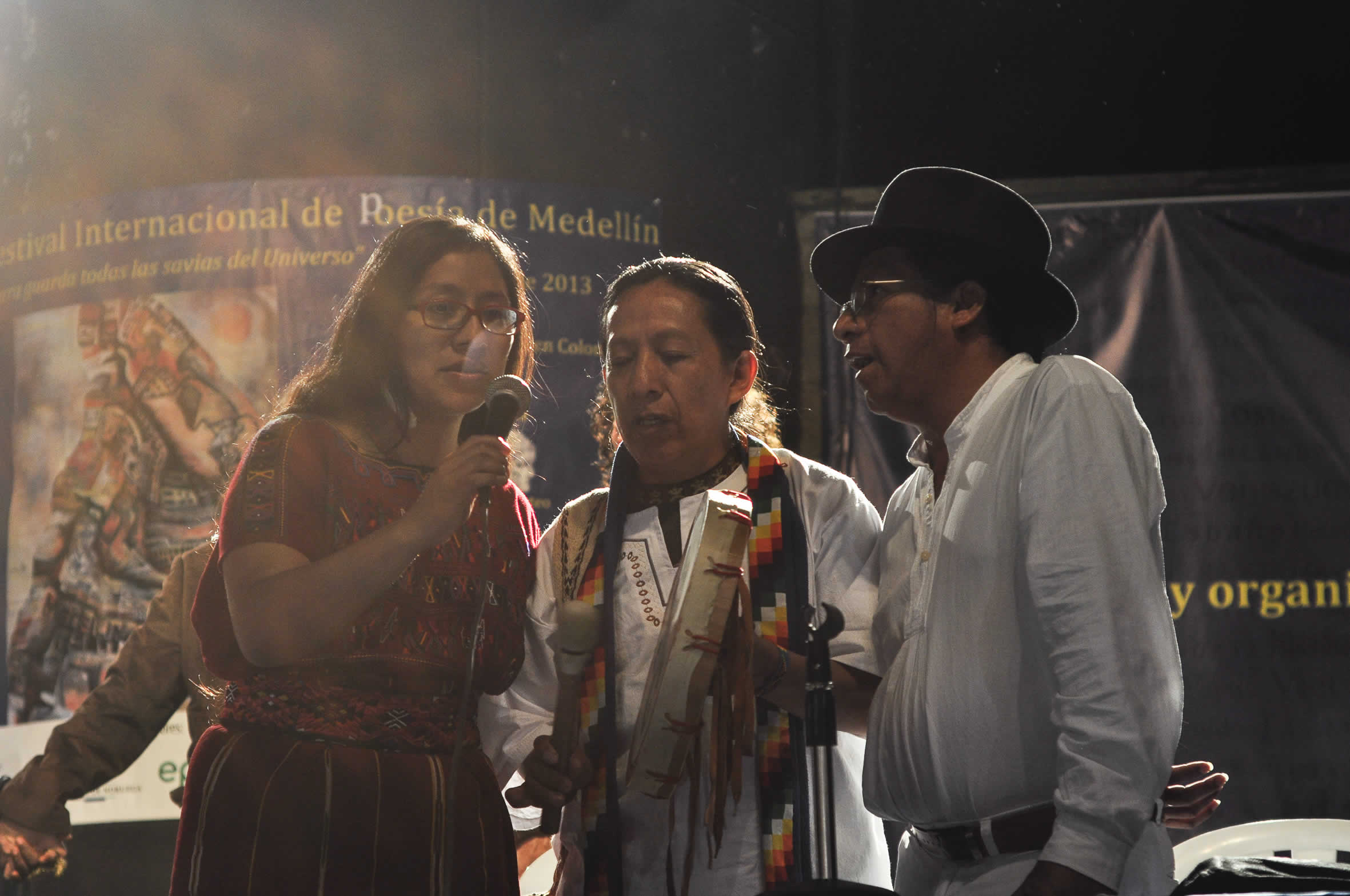 Rosa Chávez (de Guatemala, Nación Maya), Fredy Chikangana (Colombia, Nación Yanacona), Ariruma Kowii (Ecuador, Nación Quechua).