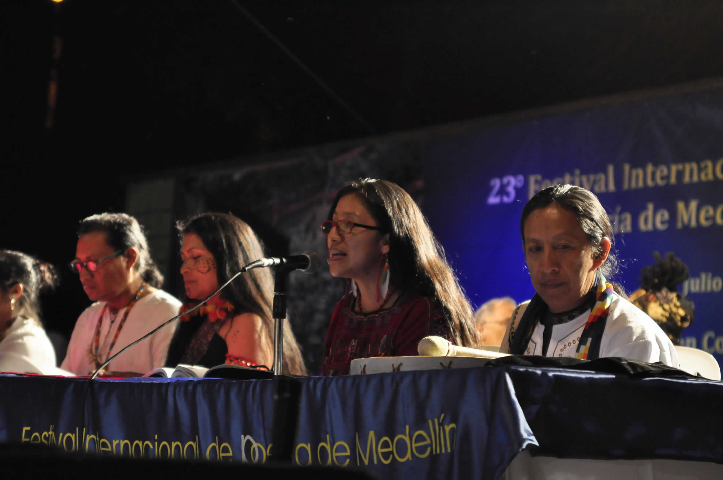 Manipiniktikinia (Panamá, Nación Tule-Kuna), María Clara Sharupi (Ecuador, Nación Shuar), Rosa Chávez (de Guatemala, Nación Maya), Fredy Chikangana (Colombia, Nación Yanacona).