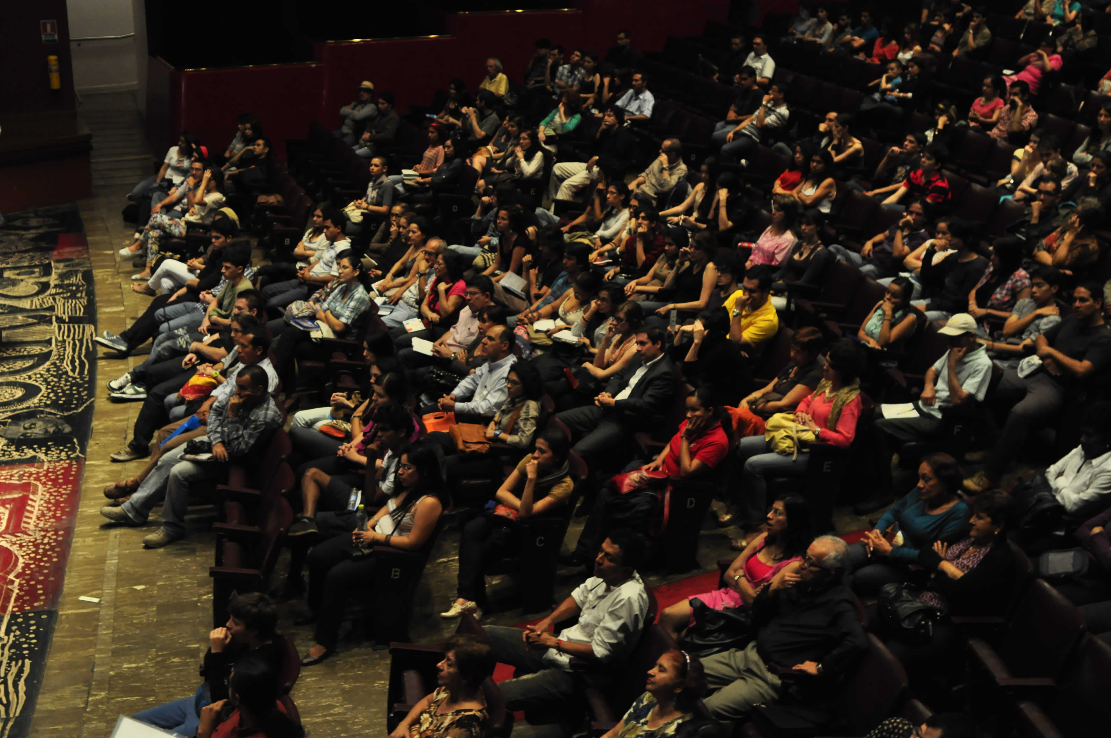 Público asistente a la lectura