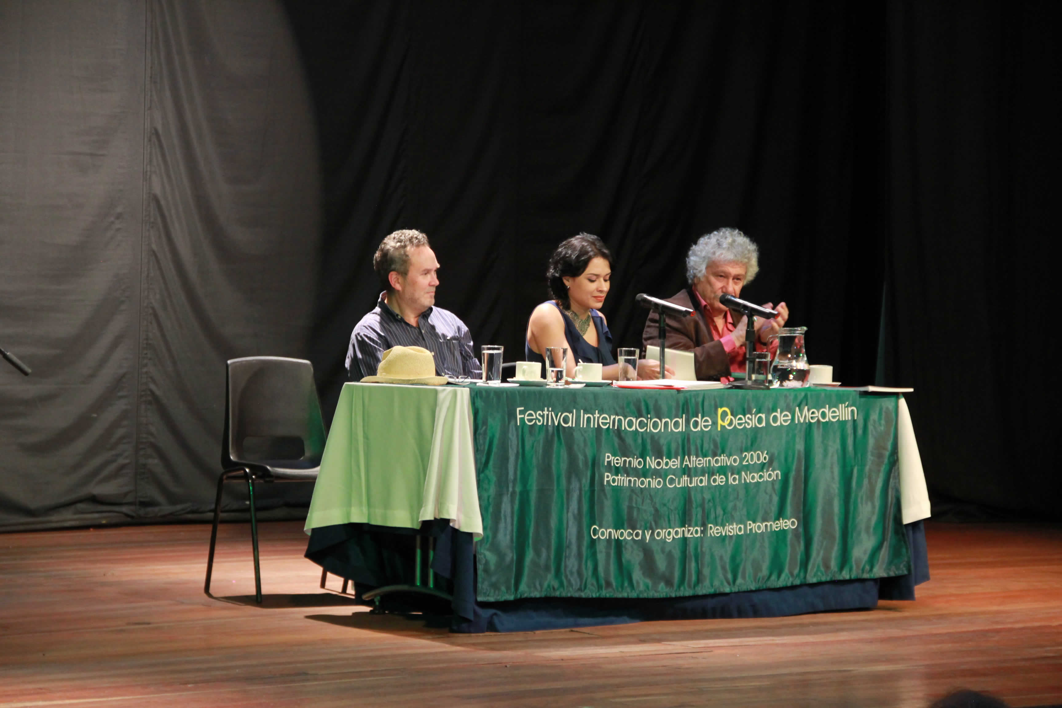 De izquierda a derecha: Fernando Herrera, Lucía Estrada y Juan Manuel Roca