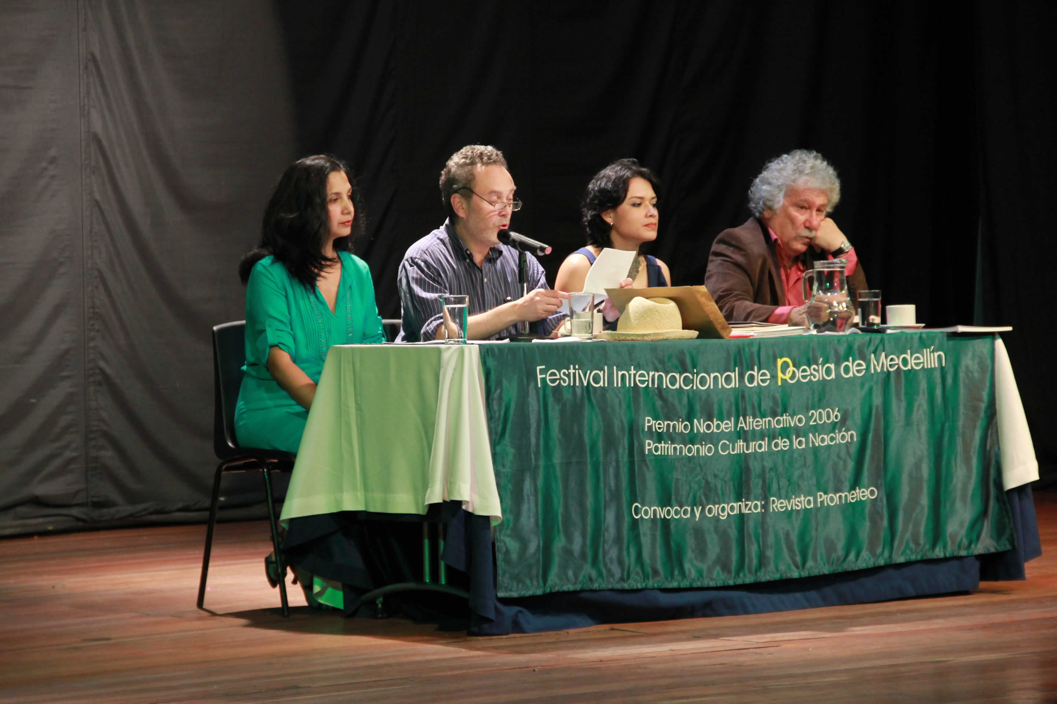 De izquierda a derecha: Myryam Montoya, Fernando Herrera, Lucía Estrada y Juan Manuel Roca