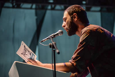 Lectura de Marko Pogacar (Croacia). © #25FIPM. Photo: Sara Marin