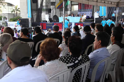 Toma general del acto, vista desde tribuna de poetas invitados. © #25FIPM. Photo: Natalia Rendón