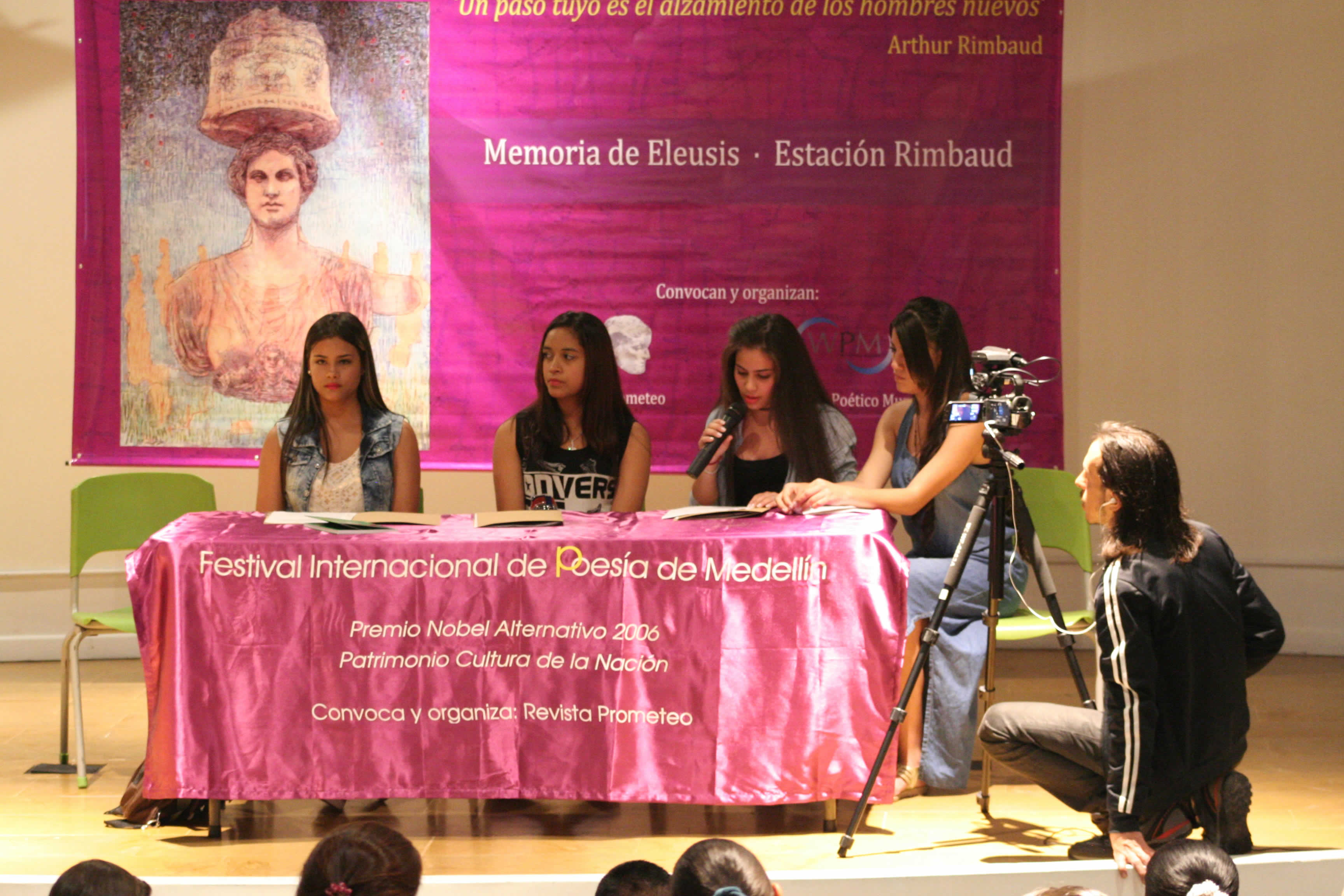 Lectura de jovenes del Proyecto Gulliver. © Natalia Rendón