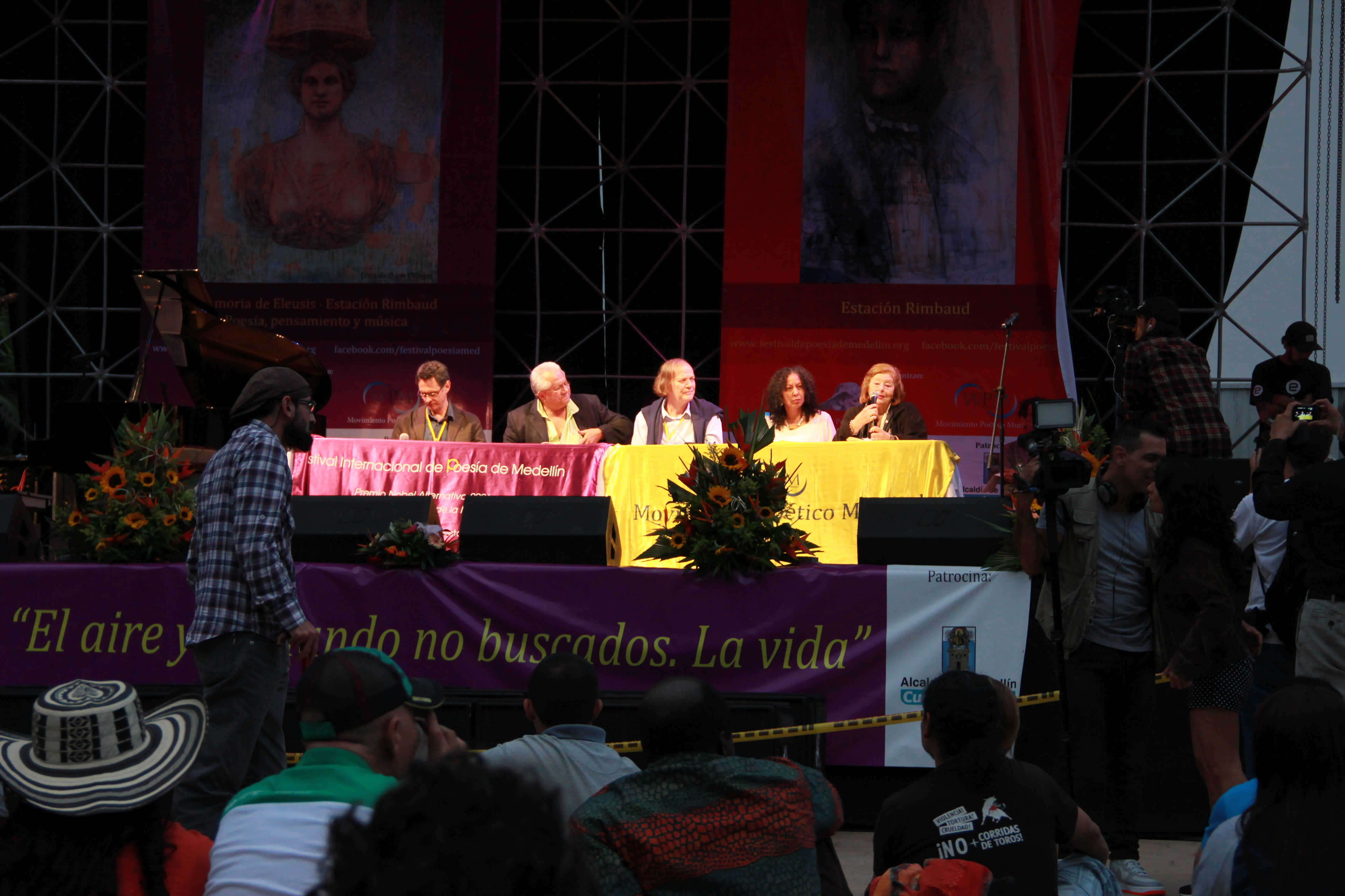 Pablo Montoya (Colombia), Adhely Rivero (República Bolivariana de Venezuela), Hatto Fischer (Alemania), Marianela Medrano (República Dominicana), Graciela Maturo (Argentina). © Nidia Naranjo