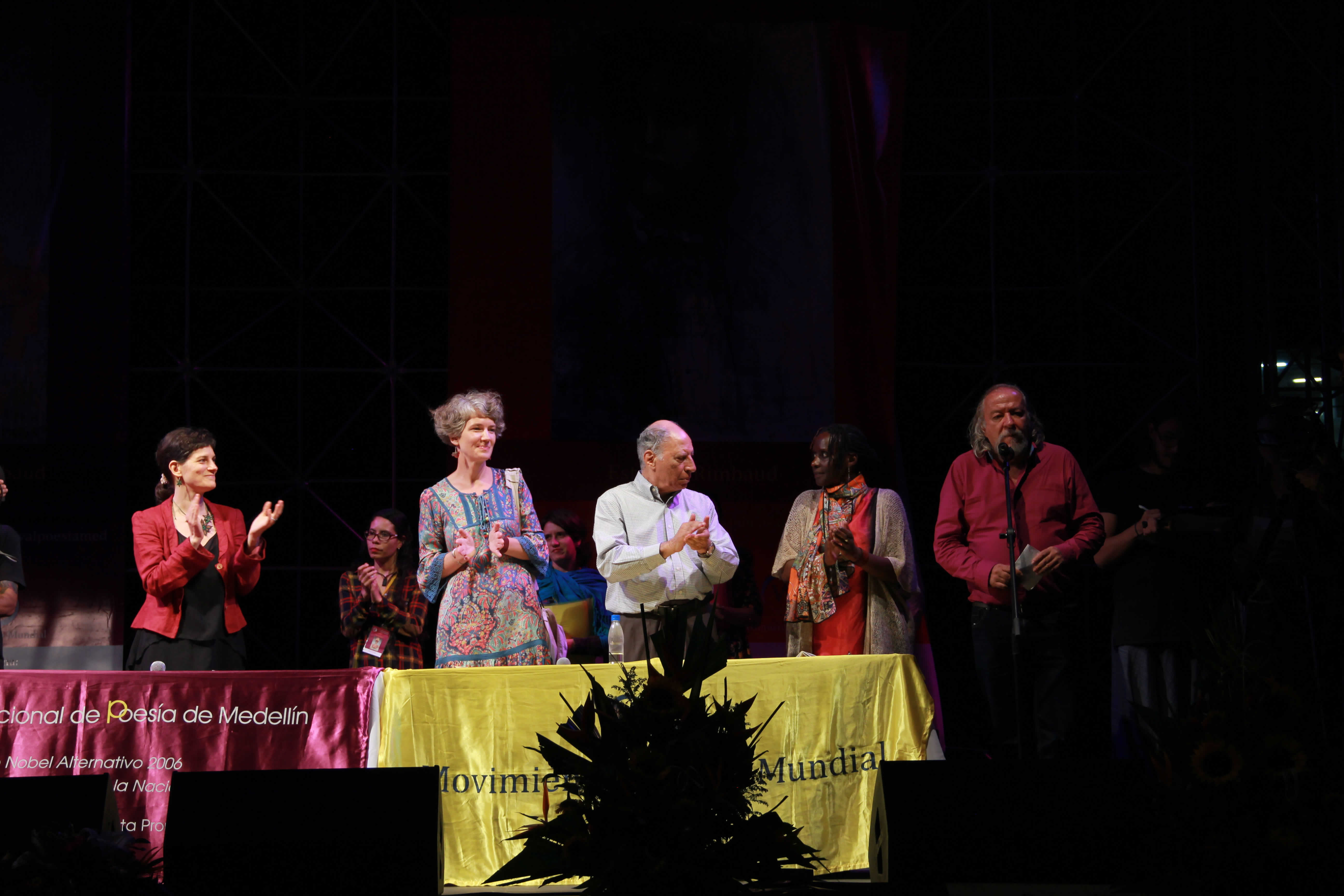 Mesa 8: Barbara Pogacnik (Eslovenia), Krystyna Dabrowska (Polonia), Keki Daruwalla (India), Juliane Okot Bitek (Uganda) y Fernando Rendón (Colombia). 
. © Nidia Naranjo