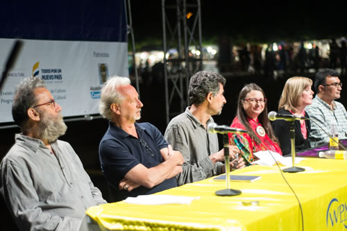 Haydar Ergülen (Turquía), Stefan Hertmans (Bélgica), Firas Sulaiman (Siria),  Inger-Mari Aikio (Nación Sami,  Finlandia), María Takolander (Australia),  Luis Carlos Mussó (Ecuador) . © Sara Marin