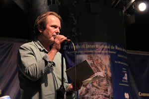 Richard Gwyn (Gales)
. Fotografía: Festival de Poesía de Medellin